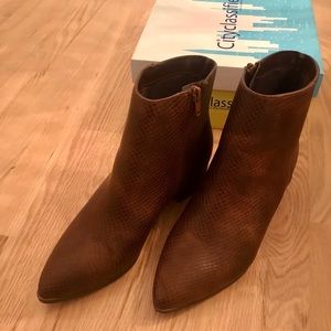 Cityclassified brand NIB Boots 8 1/2. GORGEOUS